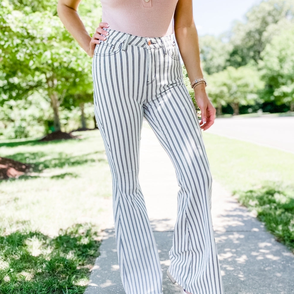 Judy Blue White Flare Wide Leg Jeans - Picture 2 of 2